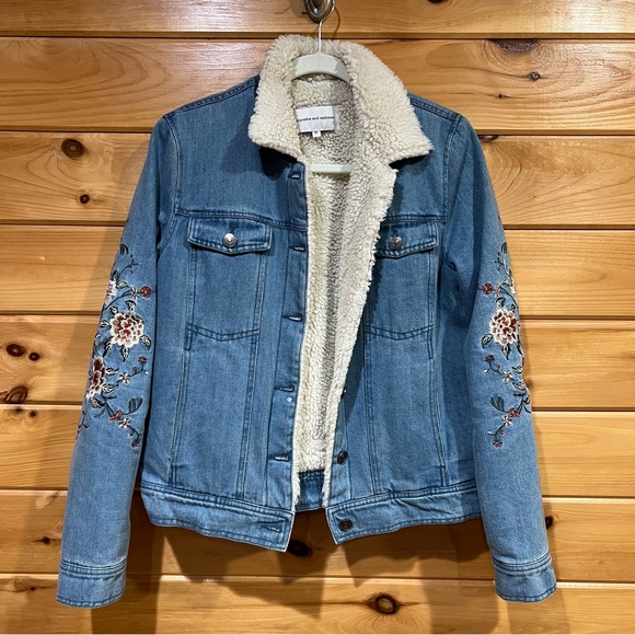 cupcakes & cashmere Jackets & Blazers - Cupcakes & Cashmere Jean and Faux Shearling Flower Embroidered Coat - Sz Medium